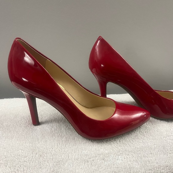 NIB Rich red pumps 7.5 - Picture 8 of 10